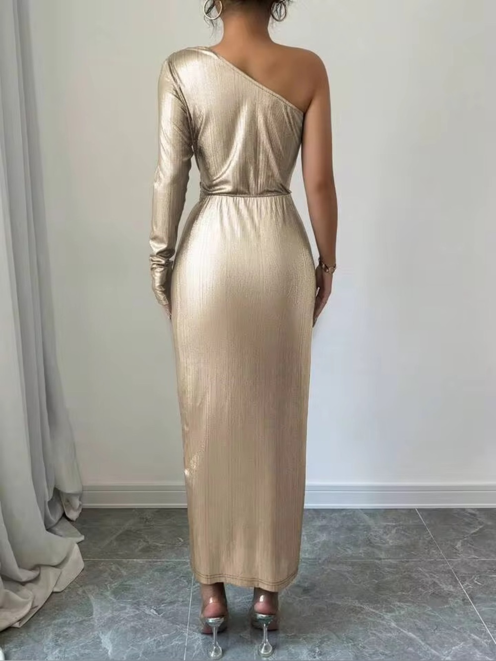 Elegant One-Shoulder Metallic Gold Evening Dress - Picture 2 of 8
